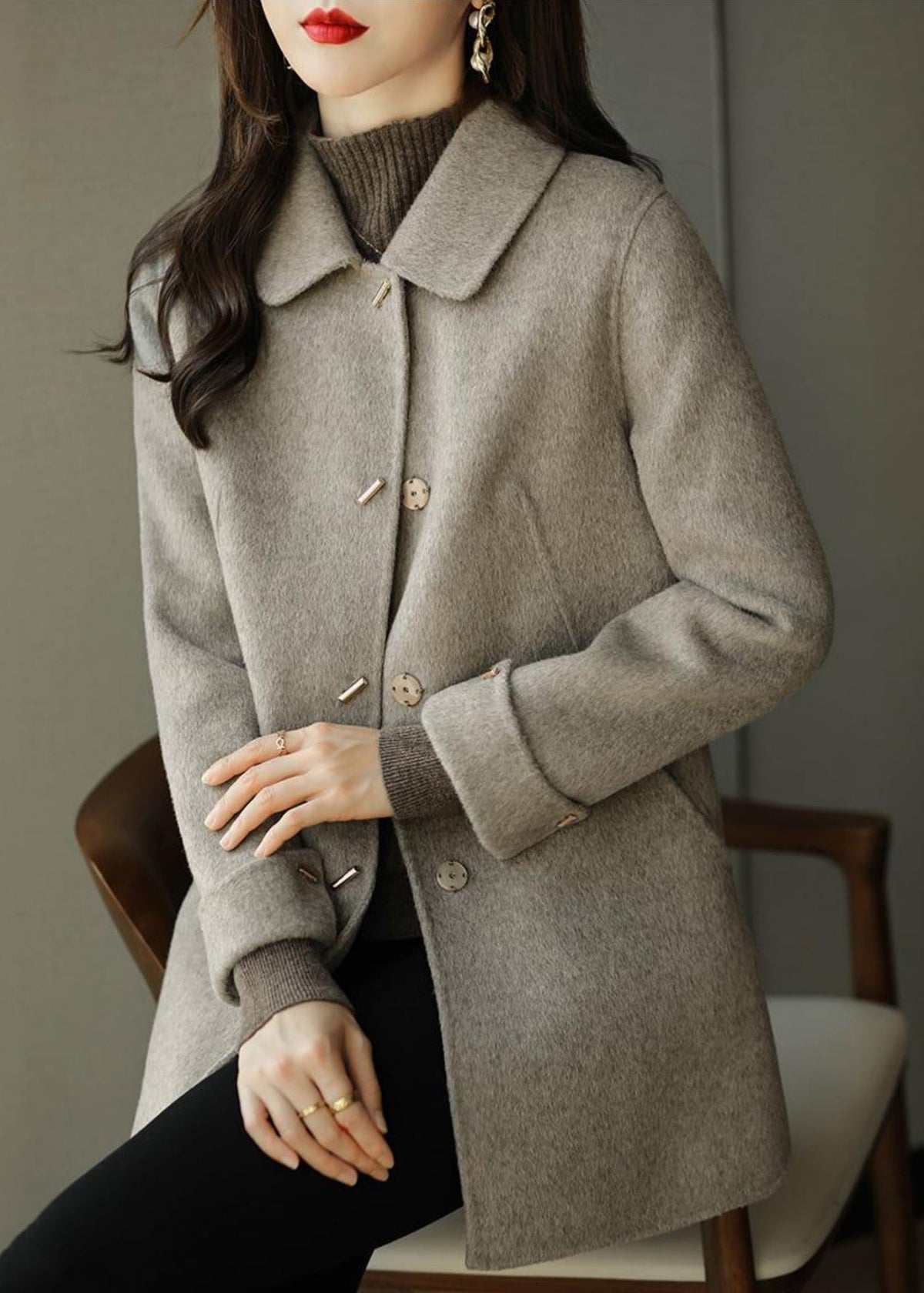 Classic women's long-sleeve coat featuring a stylish Peter Pan collar and convenient pockets for autumn fashion.