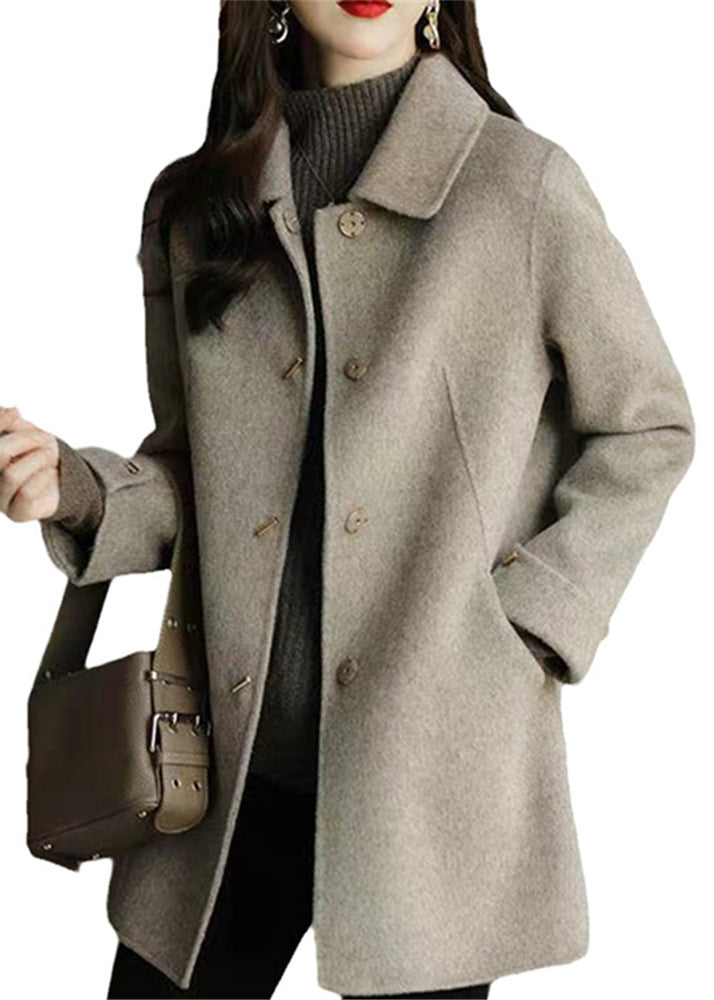 Sophisticated women's coat with an iconic Peter Pan collar & useful pockets, a must-have for elegant autumn style.