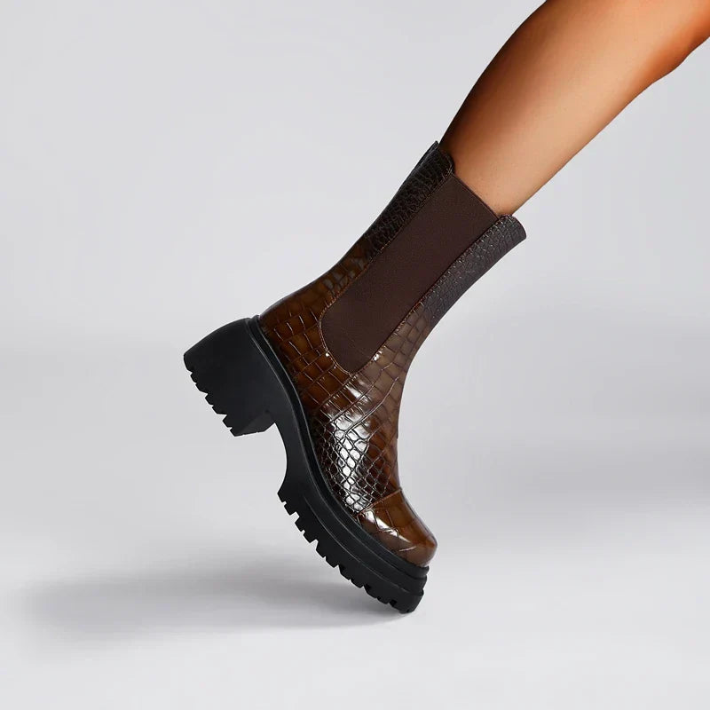 Verenaienne | Women's Pull-On Ankle Boot With Lug Sole — 2